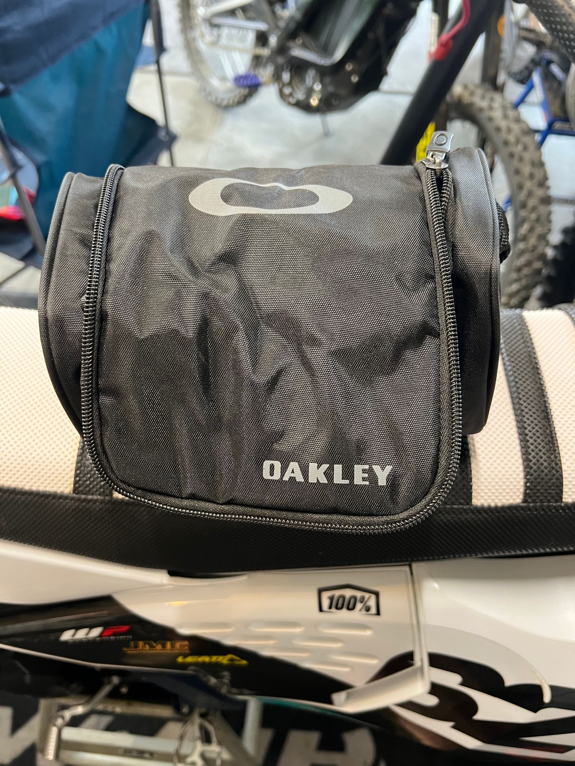 Oakley Air brake Goggle With Case 