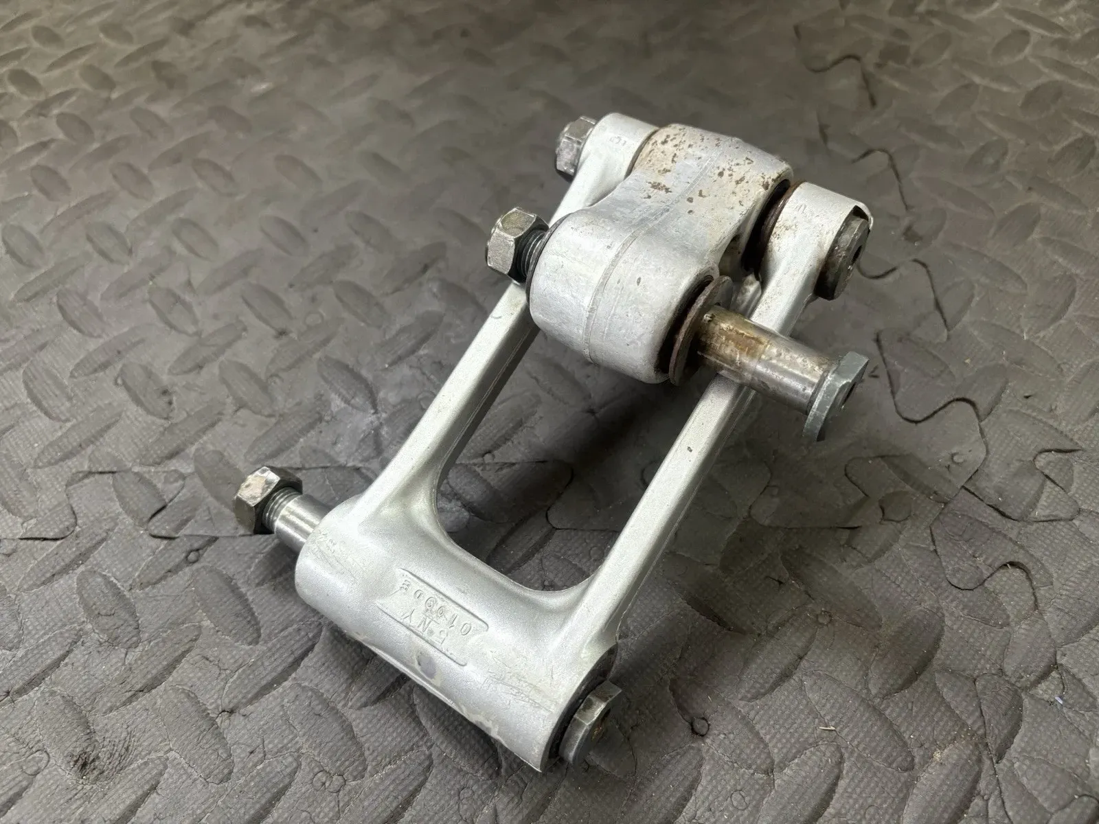 2002-2004 2002 YAMAHA YZ125 YZ250 OEM REAR SHOCK SUSPENION LINKAGE LINKS