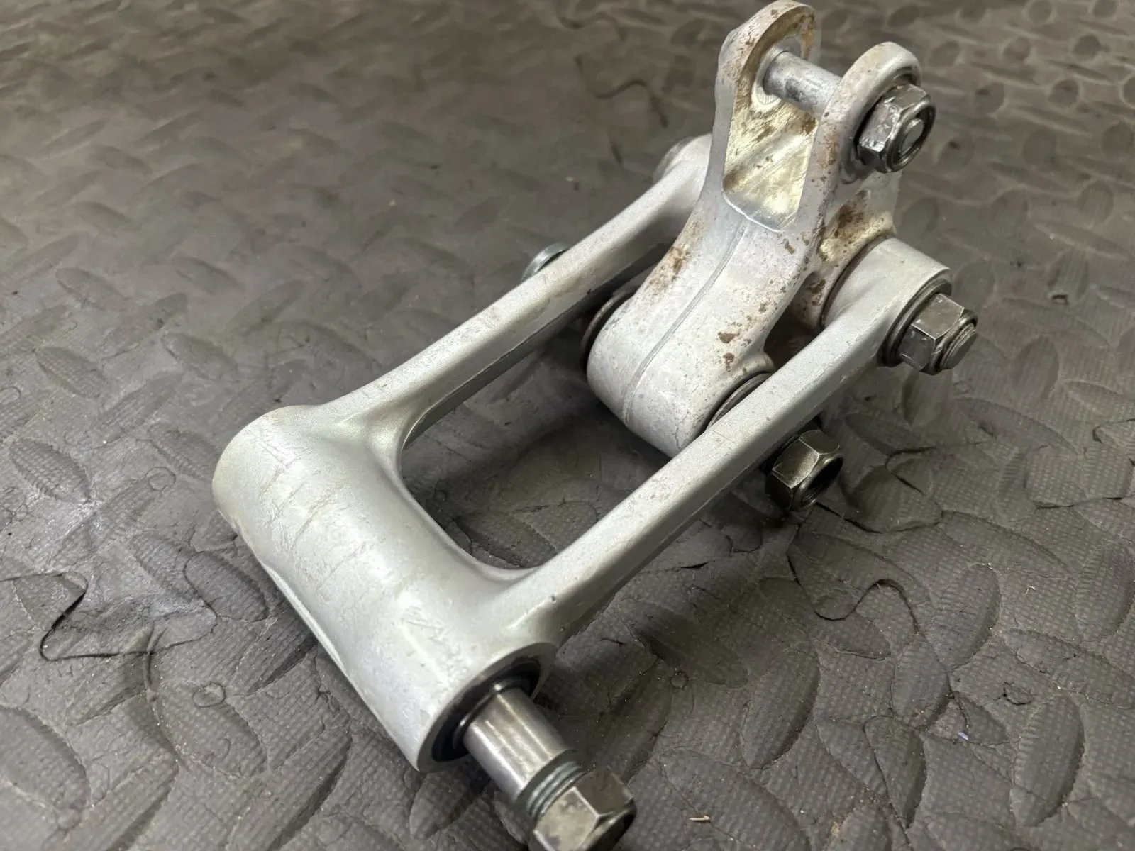 2002-2004 2002 YAMAHA YZ125 YZ250 OEM REAR SHOCK SUSPENION LINKAGE LINKS