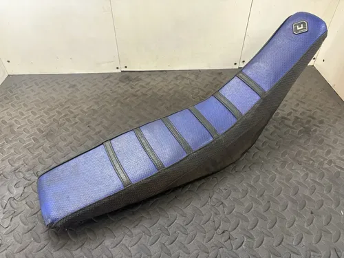 2000 YAMAHA 98-00 YZ125 YZ250 OEM SEAT SADDLE COVER ASSEMBLY 5DH-24770-00-00