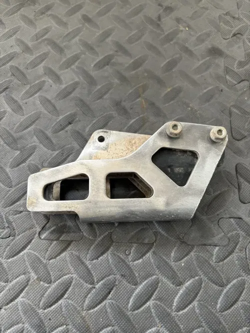 03 04 Yamaha YZ125 YZ450F YZ250 F Chain Guide Slider Support 5UN-22128-00-00