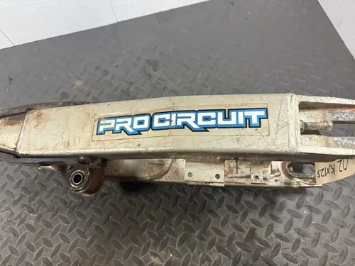 2002 99-02 KX125 KX 125 OEM Swingarm Rear Suspension Fork Wheel Support Brace