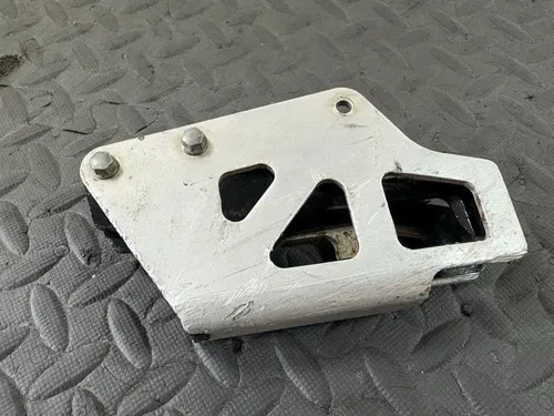 03 04 Yamaha YZ125 YZ450F YZ250 F Chain Guide Slider Support 5UN-22128-00-00
