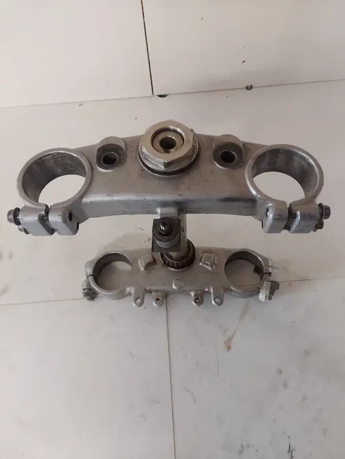 1993 YAMAHA YZ125E TRIPLE TREE FORK CLAMP BRIDGE STEERING STEM FORK