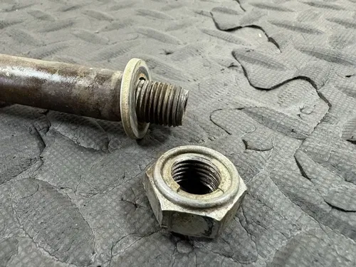 2009 02-23 CRF250R CRF450R AXLE SPINDLE BOLT SHAFT NUT SWINGARM 52101-KZ4-J40