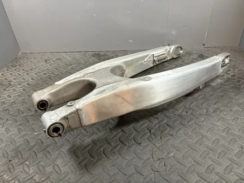 2014 14-17 YAMAHA YZ450F OEM SWINGARM REAR SUSPENSION SWING ARM 1SL-22110-01-00