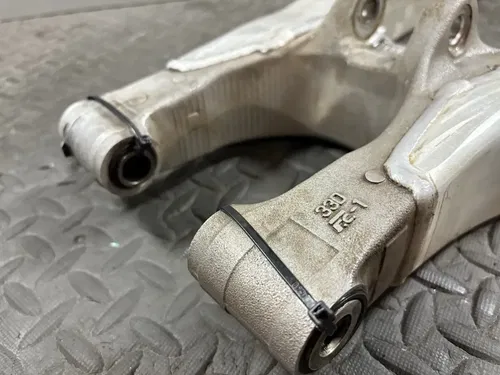 2014 14-17 YAMAHA YZ450F OEM SWINGARM REAR SUSPENSION SWING ARM 1SL-22110-01-00