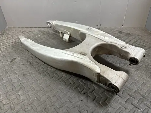 2014 14-17 YAMAHA YZ450F OEM SWINGARM REAR SUSPENSION SWING ARM 1SL-22110-01-00