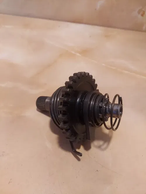 96-00 SUZUKI RM 125 RM125 OEM KICK START SHAFT AND GEARS KICKER (26211-27C02)  2
