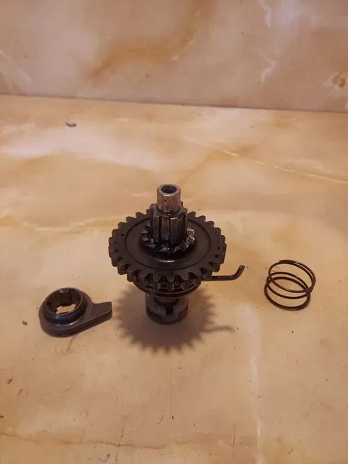 96-00 SUZUKI RM 125 RM125 OEM KICK START SHAFT AND GEARS KICKER (26211-27C02)  2