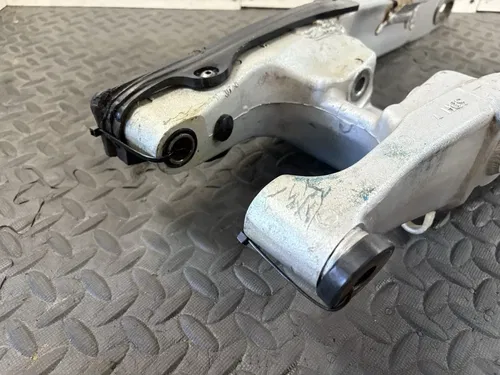 1997-1998 YAMAHA YZ125 YZ250 YZ400 REAR SWINGARM SWING ARM SUSPENSION PIVOT