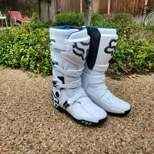 White 2024 fox boots