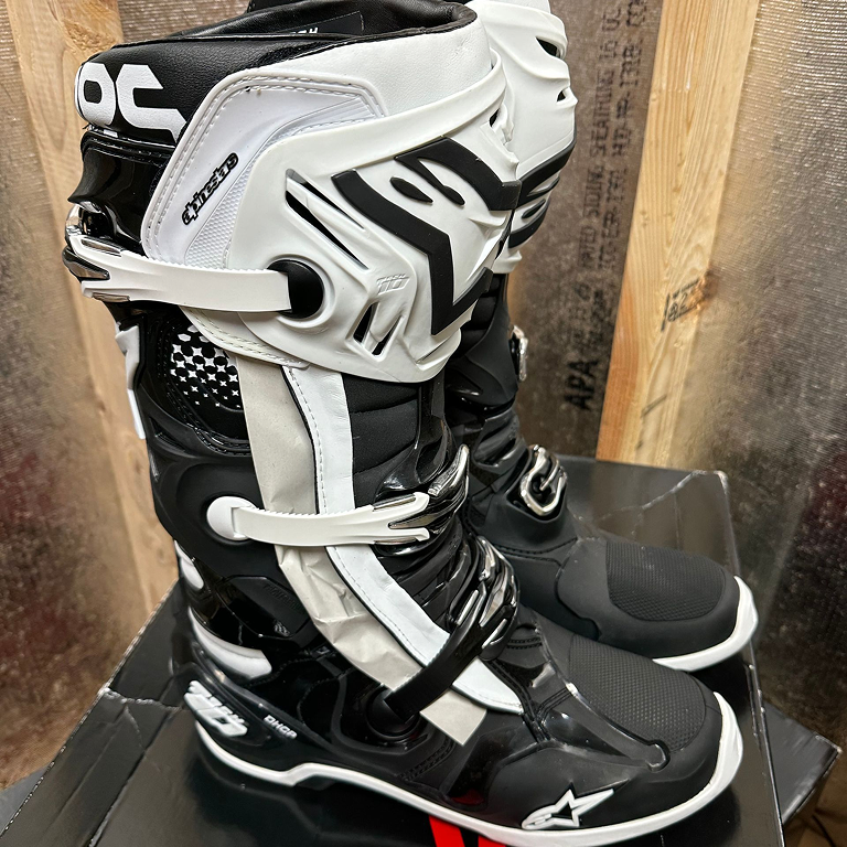 pullen_99 upgraded into Tech 10 Black/White