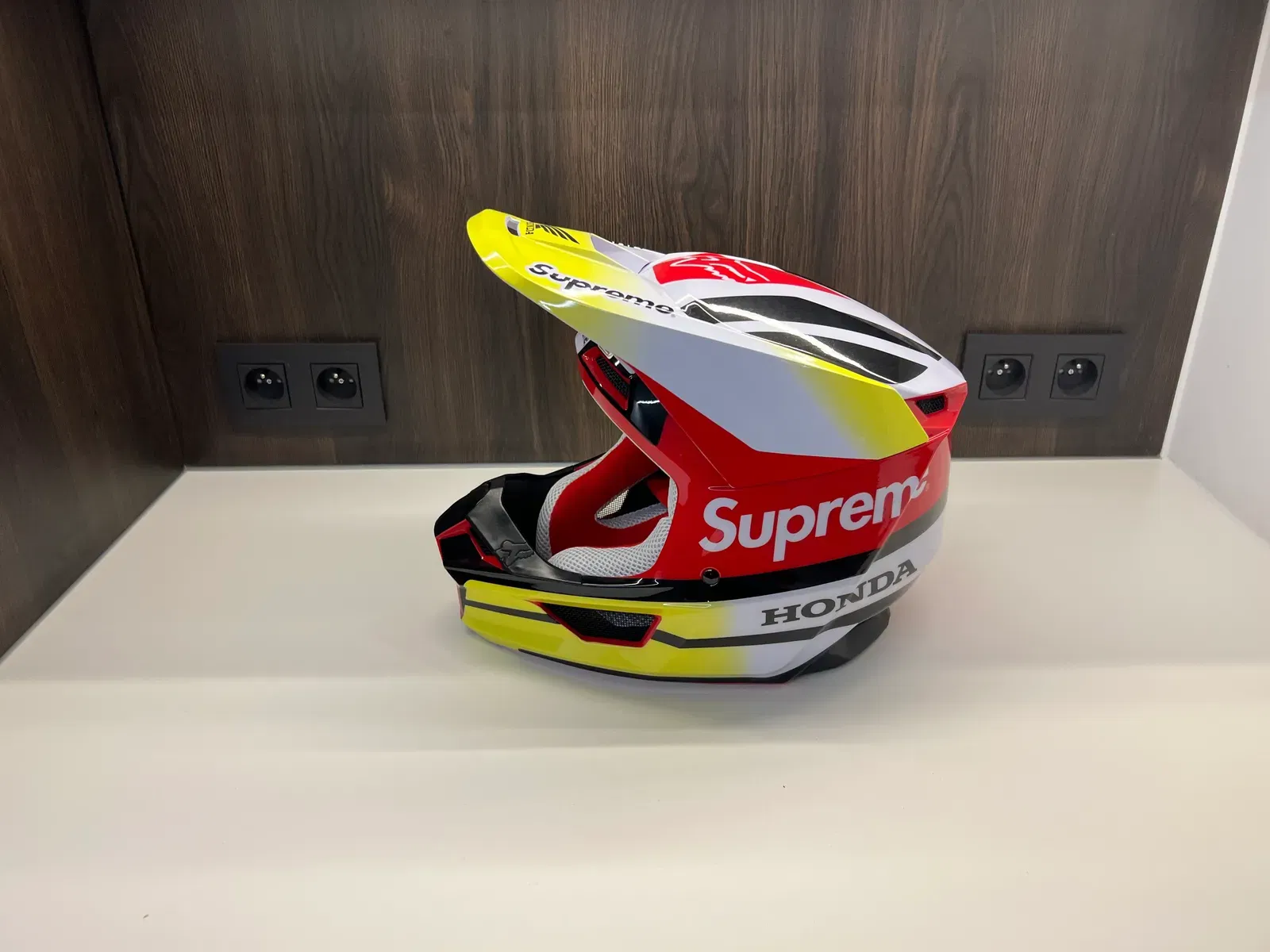 Supreme x Honda x Fox Racing V1 helmet size L brand new