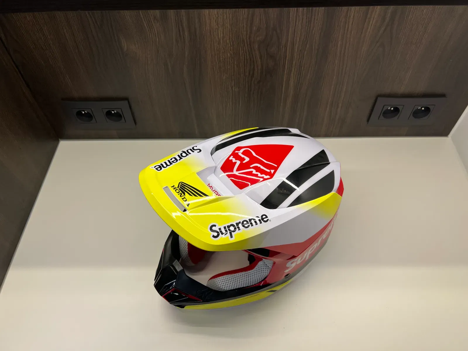 Supreme x Honda x Fox Racing V1 helmet size L brand new