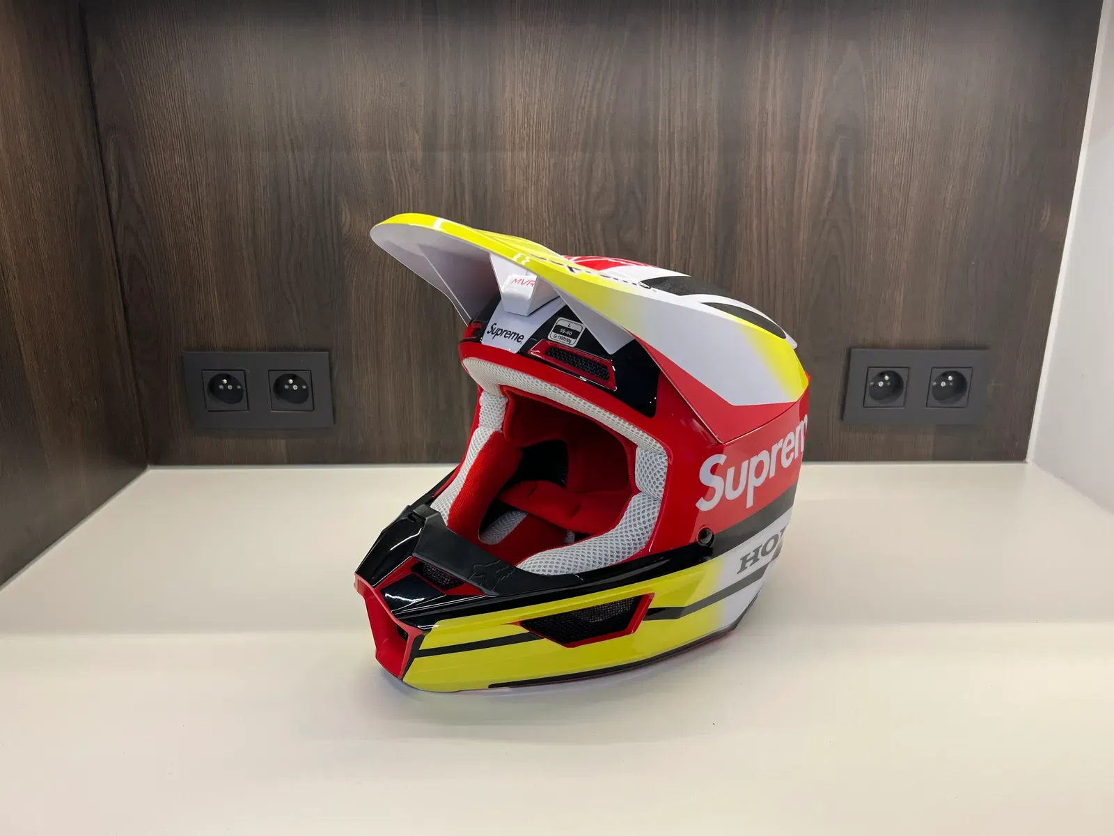 Supreme x Honda x Fox Racing V1 helmet size L brand new