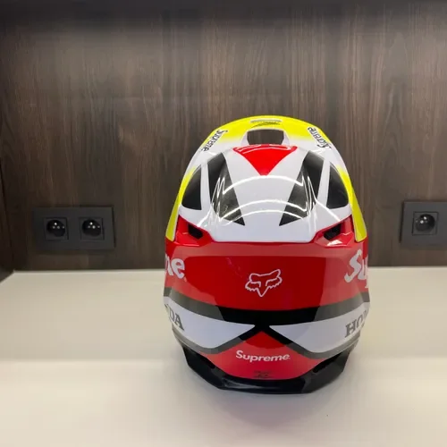 Supreme x Honda x Fox Racing V1 helmet size L brand new