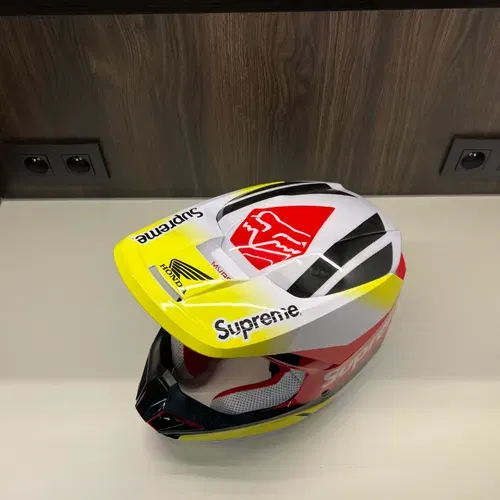 Supreme x Honda x Fox Racing V1 helmet size L brand new