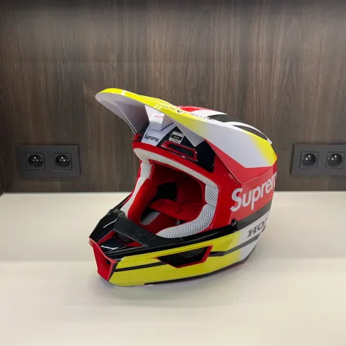 Supreme x Honda x Fox Racing V1 helmet size L brand new