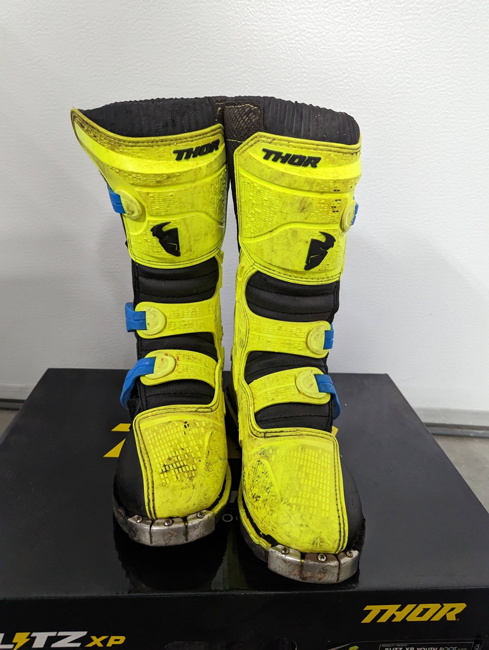 Thor youth boots deals