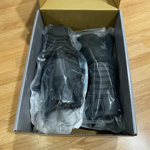 Mobius X8 Knee Braces In Storm Grey Size Small