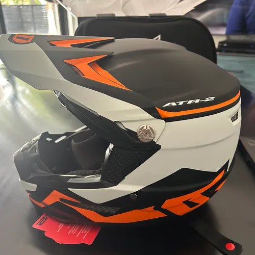 6d Atr2 Helmet Medium.  
