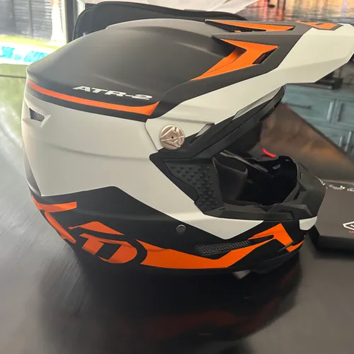 6d Atr2 Helmet Medium.  