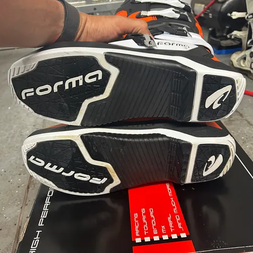 Forma Pilot Size 13 