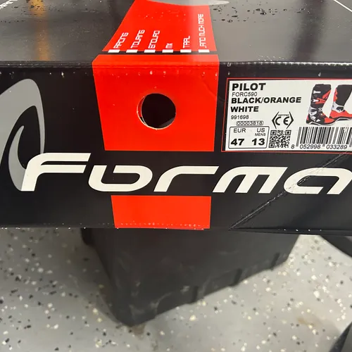 Forma Pilot Size 13 