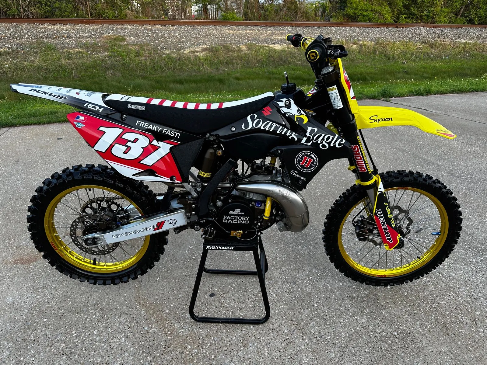 10 Essential Factors to Consider When Purchasing a Dirt Bike - Your Ultimate Guide