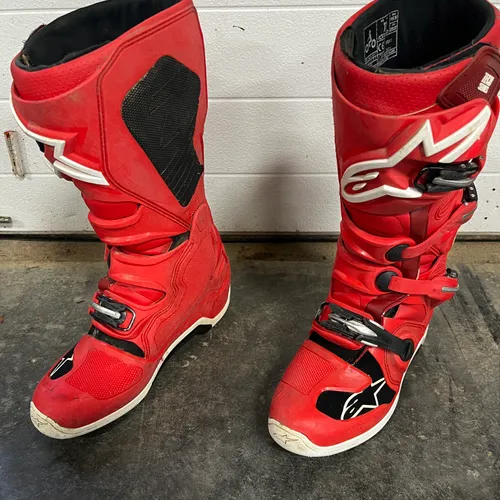 Tech 7 - Red
