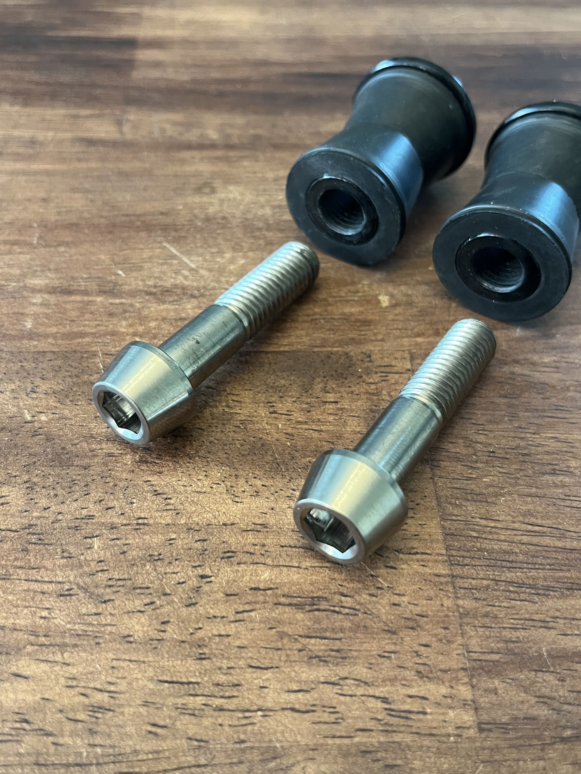 Bar Mount Stud / Bolts / Bumpers for Bar Mounts to fit Luxon Gen2 Triple Clamps