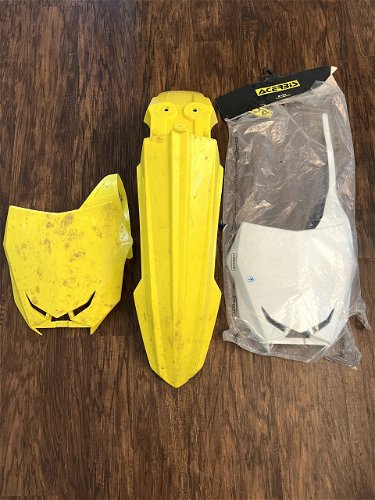 18-24 RMZ250 RMZ450 Acerbis Front Fender and Number Plate W/ EXTRA NEW PLATE