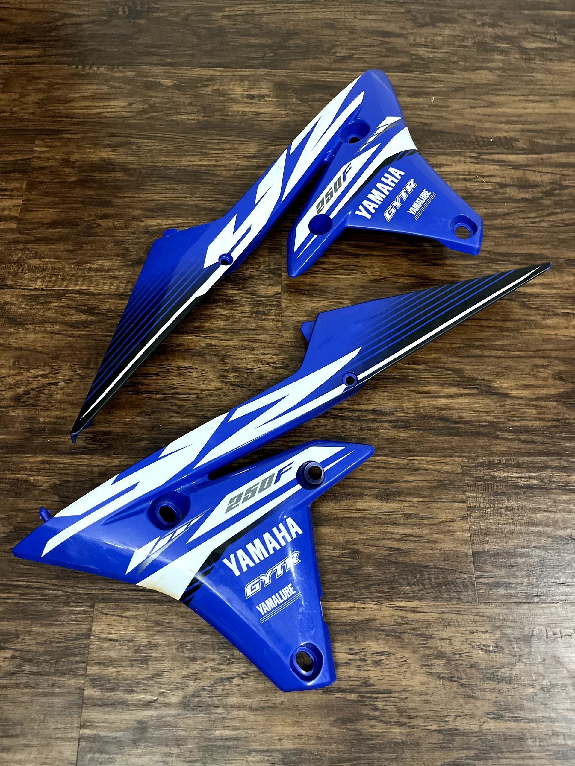 14-18 YZ250F OEM Side Shrouds Cover - 1SM-217S0-80-00 // 1SM-217R0-90-00