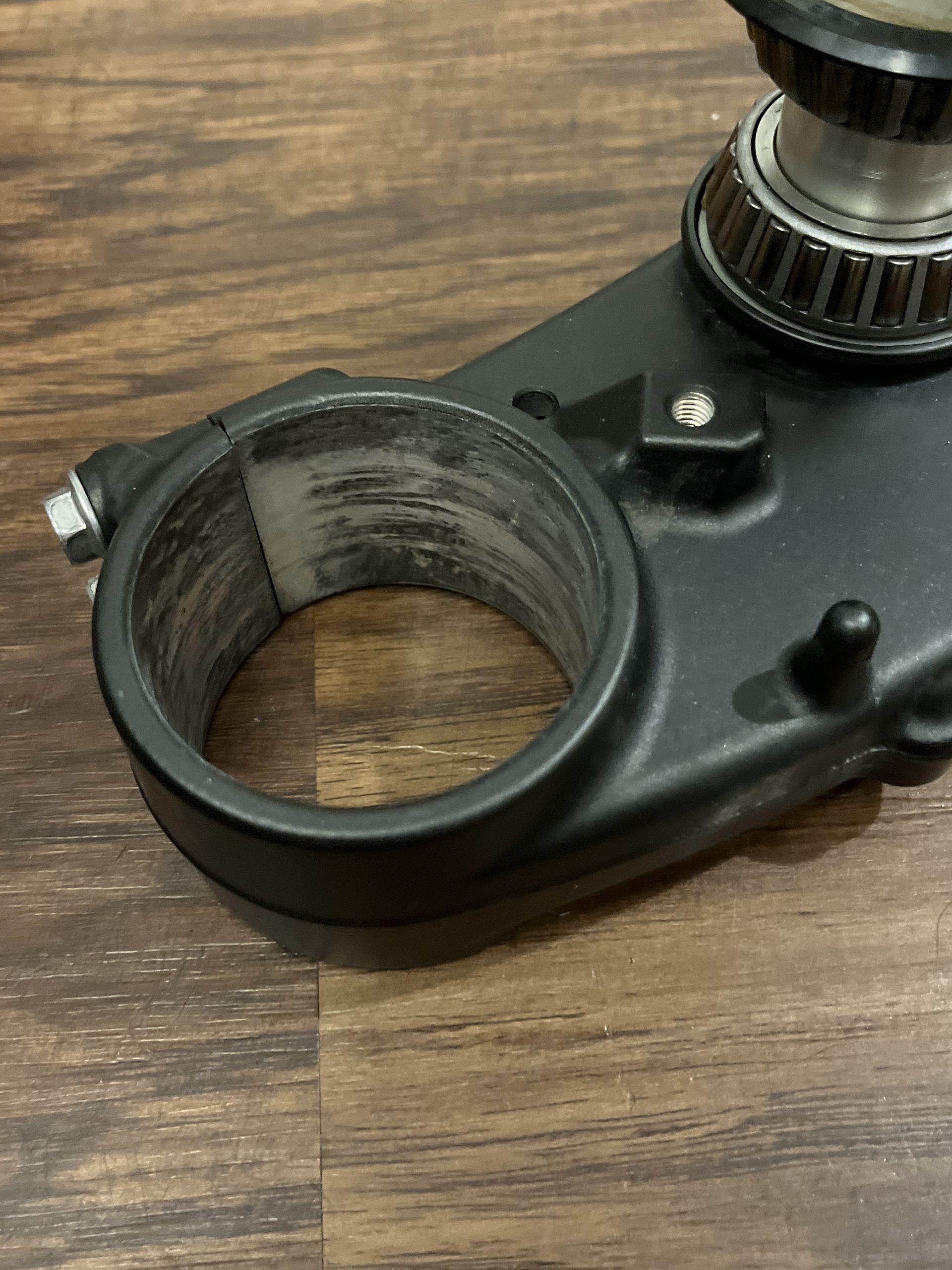 2025 YZ250F YZ450F OEM Triple Clamps Top Bottom Clamp W/ Mounts -B2W-23435-00-00