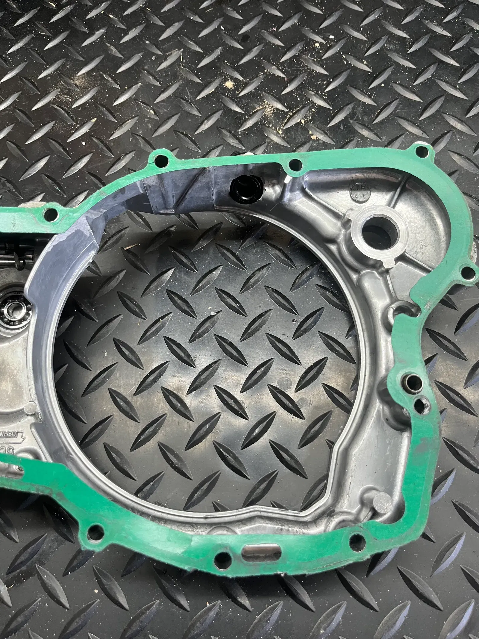 02-21 Yz250 Inner Clutch Cover With Powervalve Arm Assembly