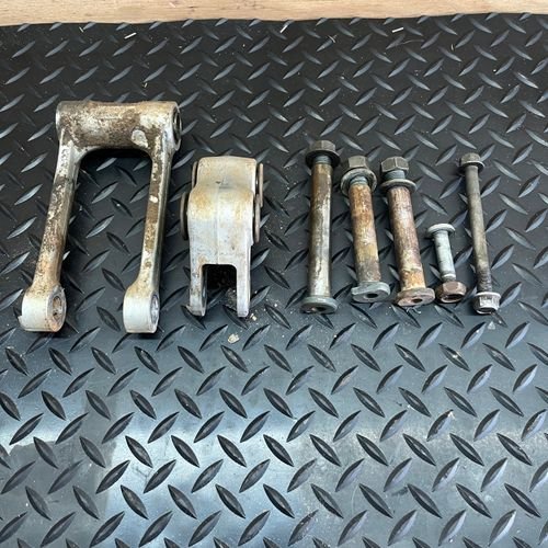 02-04 YZ125 YZ250 Complete Suspension Linkage Pullrod / Dogbone / Bolts