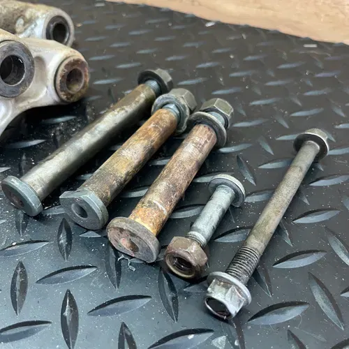 02-04 YZ125 YZ250 Complete Suspension Linkage Pullrod / Dogbone / Bolts