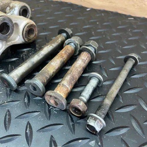 02-04 YZ125 YZ250 Complete Suspension Linkage Pullrod / Dogbone / Bolts