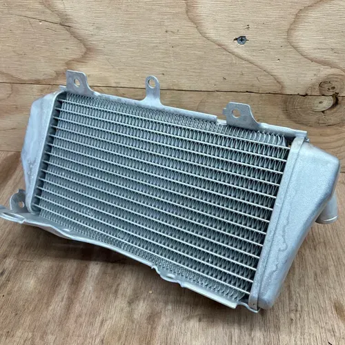 NEW 18-21 Crf250r OEM Left Side Non Fill Radiator 