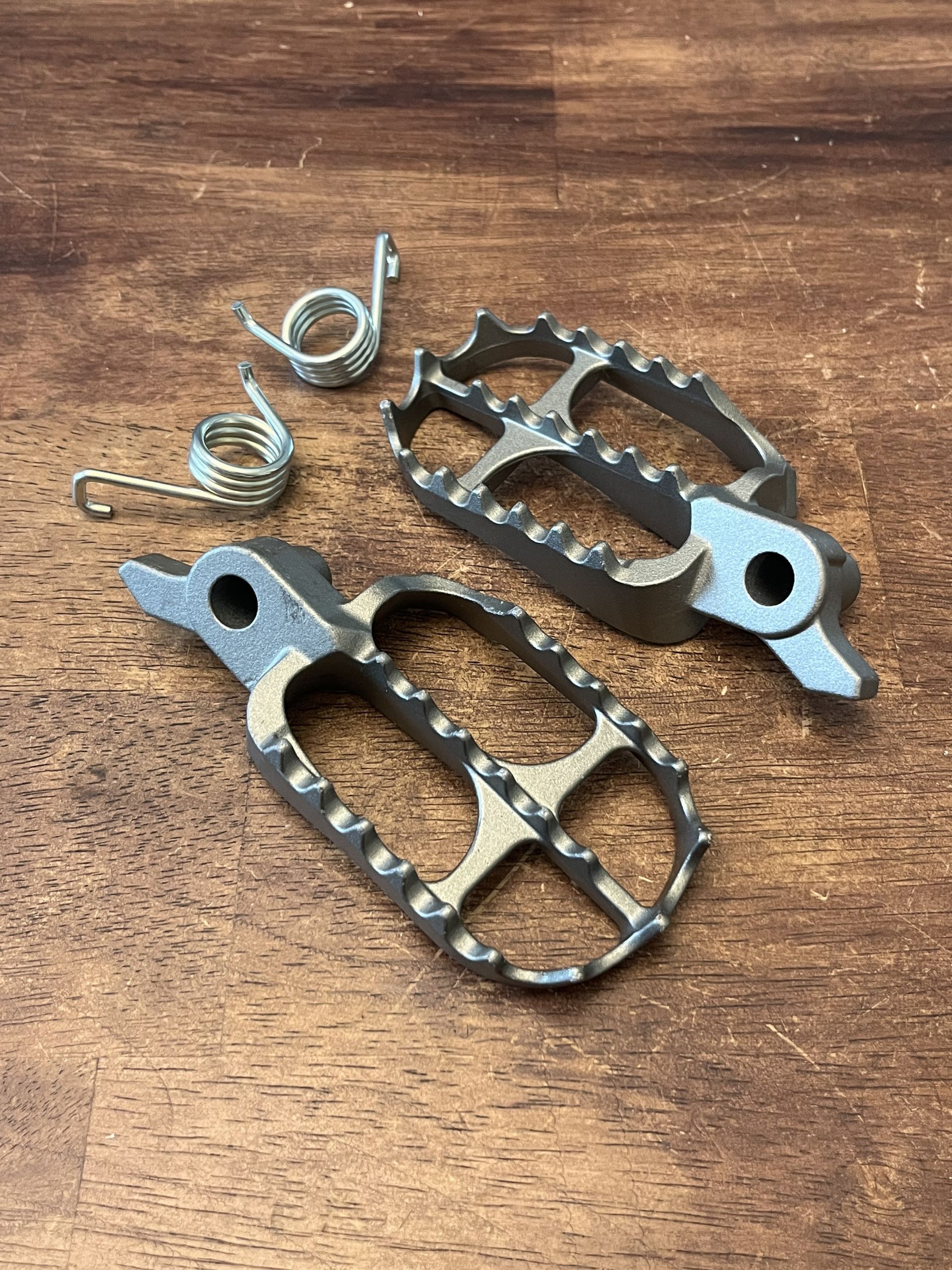 NEW YAMAHA OEM Foot Pegs W/ SPRINGS - 2023-2026 YZ450F // 2024-2026 YZ250F