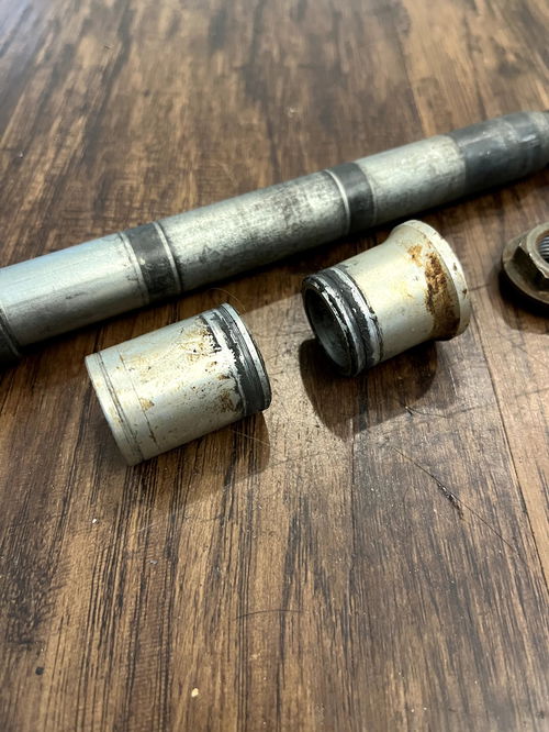 99-04 YZ125 YZ250 OEM Front Axle W/ Spacers