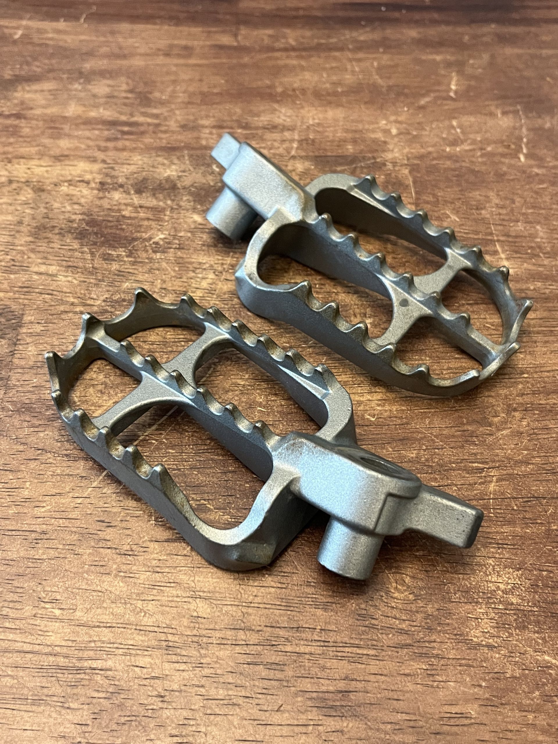 YAMAHA OEM Foot Pegs Footpegs - 2023-2026 YZ450F // 2024-2026 YZ250F