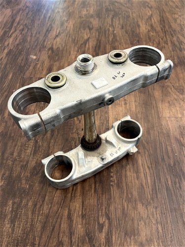 02-07 CR250 OEM Stock Triple Clamps