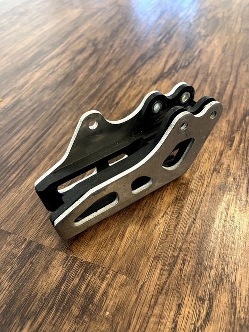 YZ125 YZ250F YZ450F OEM Rear Chain Guide - 2S2-22199-70-00 // 2S2-22128-70-00