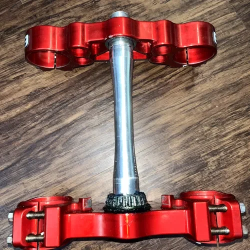 LIKE NEW EZE Race Products CRF250 CRF450 Triple Clamps- Anodized Red 