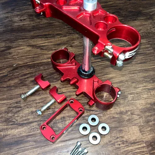 LIKE NEW EZE Race Products CRF250 CRF450 Triple Clamps- Anodized Red 