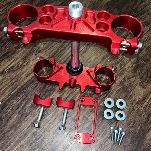 LIKE NEW EZE Race Products CRF250 CRF450 Triple Clamps- Anodized Red 