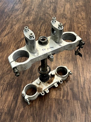 01-03 YZ125 YZ250 OEM Triple Clamps w/ Aftermarket Top Clamp / Bar Mounts