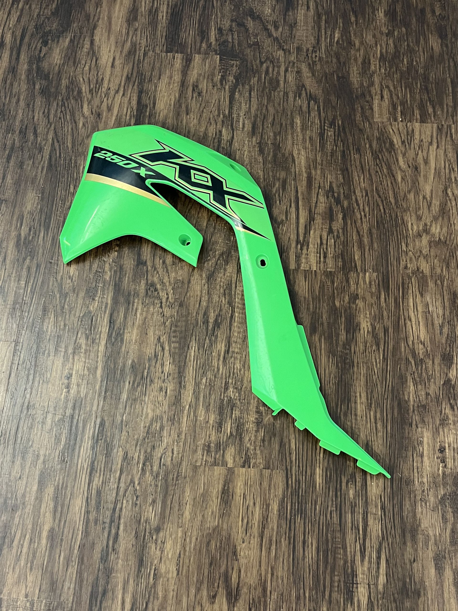 LIKE NEW 21-24 KX250 X OEM Side Shroud LH - Lime Green - 49136-5137-290